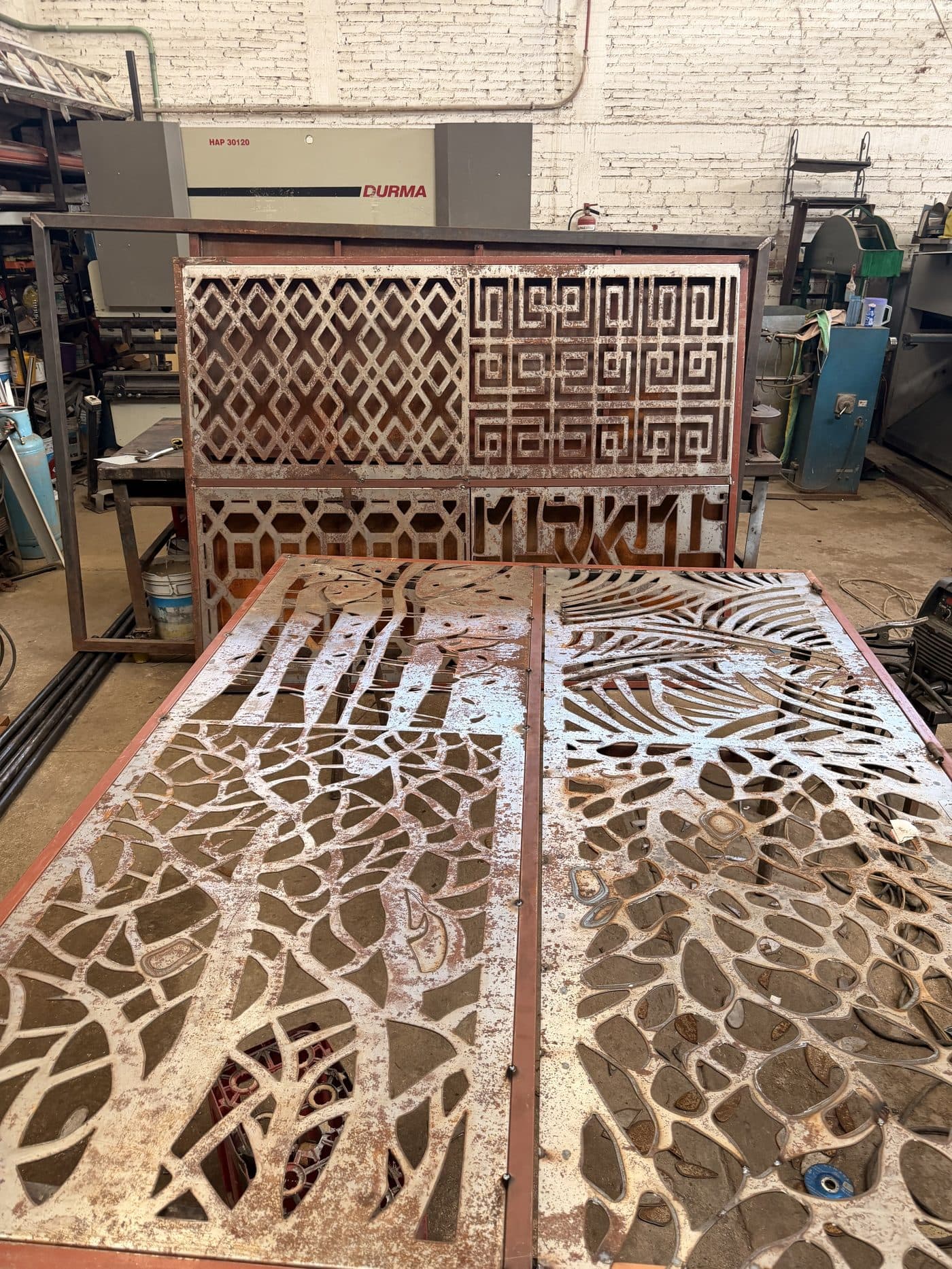 Celosías decorativas recién cortadas con plasma CNC